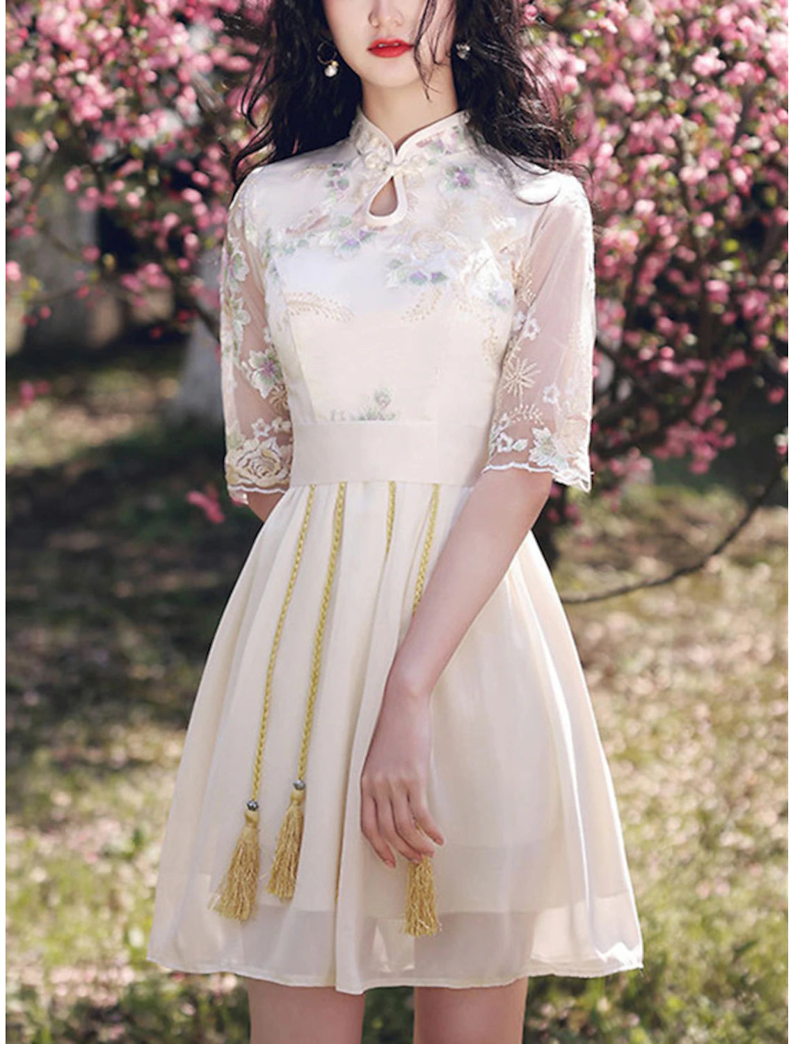 Abito da ballo di fine anno elegante in stile cinese, a trapezio, con colletto alto, manica corta/mini in chiffon con ricami a nappa